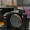 Câmera Sony A7 III – SEMINOVA (Corpo + Caixa)